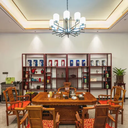 Sheqi Dongming Inn