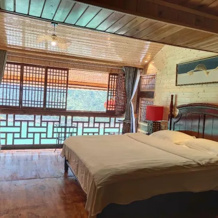 Linjiangge Inn