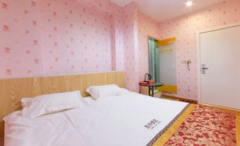 Baoshuo Hotel (Qingdao Beer Street Guangrao Road Subway Station)