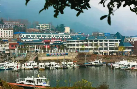 Yingyue Homestay Отели рядом с достопримечательностью «Xiandaohu Xianhu Gallery»