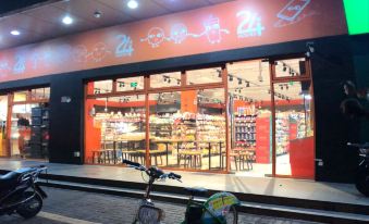 100 Inn Chain Inn (Shanghai Tianshan Bingu Plaza Wening Road Subway Station)