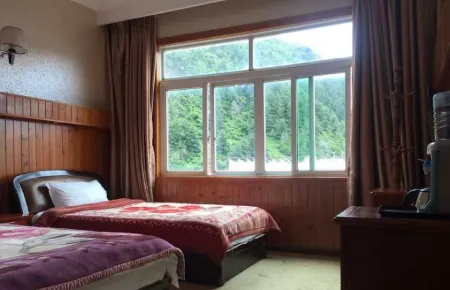 Jilong Yage Hotel Отели рядом с достопримечательностью «Hipparion Fossil»