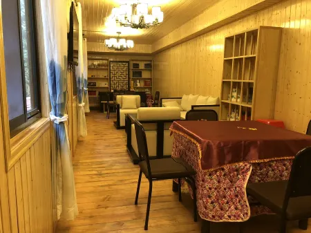 Anhua Zhuxinglou Homestay Отели рядом с достопримечательностью «Longquan Cave»