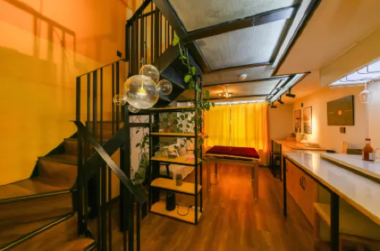 Zheyouwujian Loft Minimalist Light Luxury Smart Homestay (Mengzi Nanhu Park)