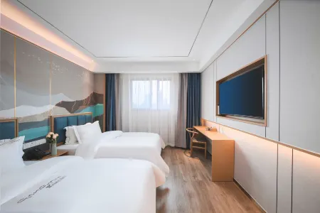 Qingmu Select Hotel (Chaohu Wanda Plaza Xiangyang Road) Отели рядом с достопримечательностью «Ziwei Cave»