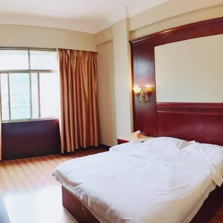 Xingyun Hotel (Hepu Huan Zhu East Road Bus Station)