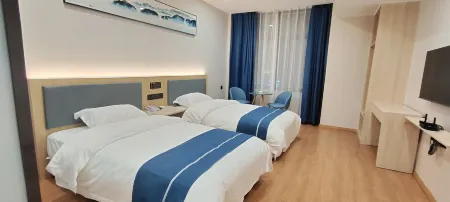 Chenggu Hefeng Hotel Отели рядом с достопримечательностью «Tomb of Zhang Qian»