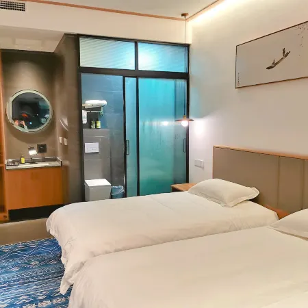 Qitong Business Hotel