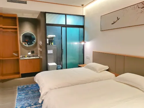Qitong Business Hotel