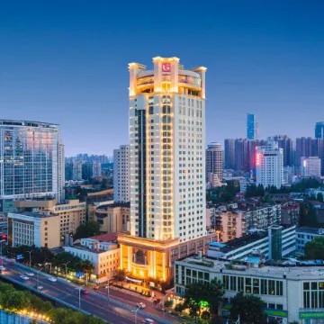 Ramada Plaza by Wyndham Tian Lu Hotel Wuhan Отели рядом с достопримечательностью «Начальная Школа Авиадороги»