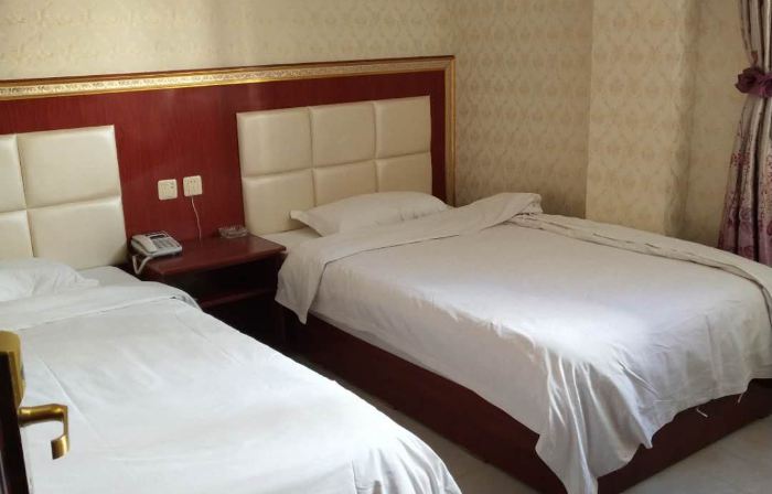Dulan Yijia Hotel