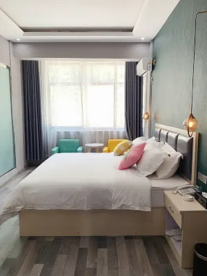 Wenxian Shede Business Hotel Hotels near Bikou Reservoir