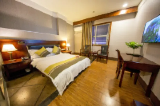 開平煌冠假日酒店