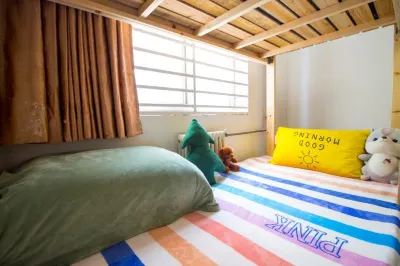 Zhengzhou Lingdian Station Youth Hostel (Huayuan Road International Trade Store)