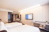 HanTing Hotel (Minquan Railway Station Bingxiong Avenue)