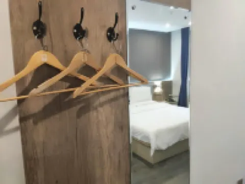 7 Days Premium Hotel (Jinan Daming Lake) Hotels near Daming Lake Scenic Area