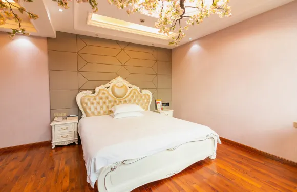 金藍海港酒店（東陽花園紅木家具城橫店機場店）