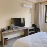 Sanjiang Yueye Banshan Inn
