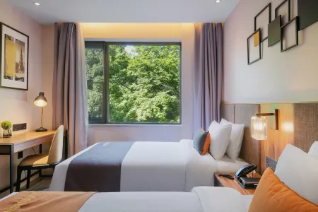 Homeinn Plus Hotel (Hangzhou West Lake Hubin Hefang Street Pedestrian Street) Отели рядом с достопримечательностью «Wang Former Residence»