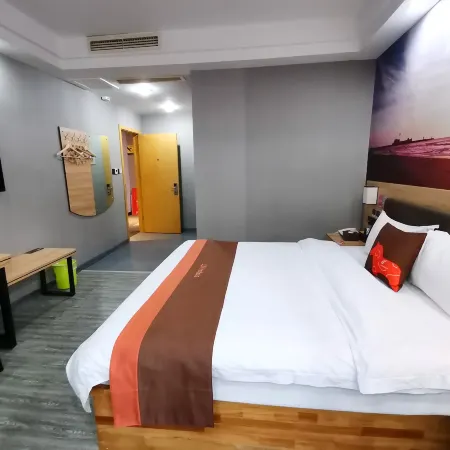 Junyi Chain Hotel (Haiyan Qiyuan Chengbei East Road)
