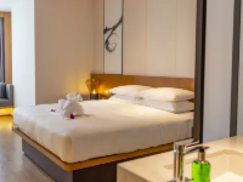Fairfield by Marriott Xinkai Plaza Hotels near Thousand Lantern Lake Park