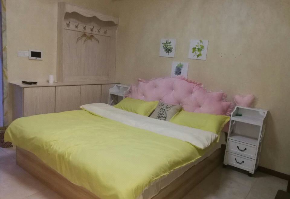 Yazhiju Holiday Apartment (Jiaozhou Baolong City Plaza Branch) 썸네일