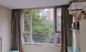 Longchang Jiutian Business Hotel