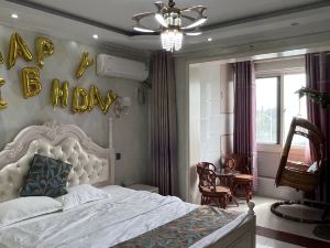 Qufu Blue Sky Theme Hotel