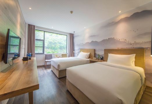 1. 민샨 그랜드 호..