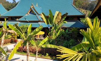 Jinghong Huayao Dai Farmhouse Chinese Inn