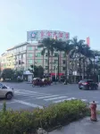Dongbao Wenquan Grand Hotel (Ruili Caifu Plaza)
