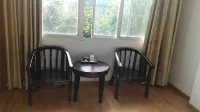 Longling Huanglong Hotel