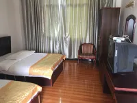 Thumb Hotel, Luchuan