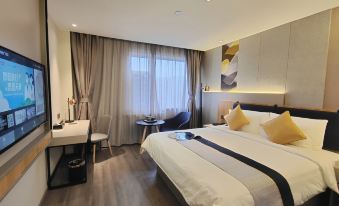 Homeinn Selected Hotel (Pingliang Liuhu Park Greenland Plaza)