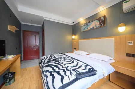 Lezhi Xinyuan Hotel Отели рядом с достопримечательностью «Tonglv Passenger Transport Terminal»