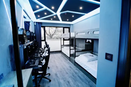 Jenny E-sports Hotel (Zhengde Nanhang Branch) Отели рядом с достопримечательностью «Social Science Department， Zhengde Polytechnic College»