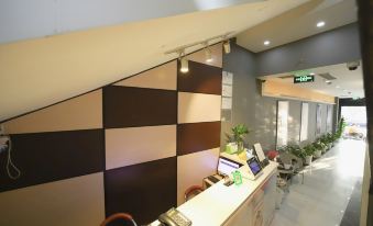 Siyu Select Hotel (Lujiazui Pudian Road Subway Station)