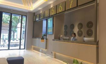 7 Days Inn (Shanghai Yichuan Road)