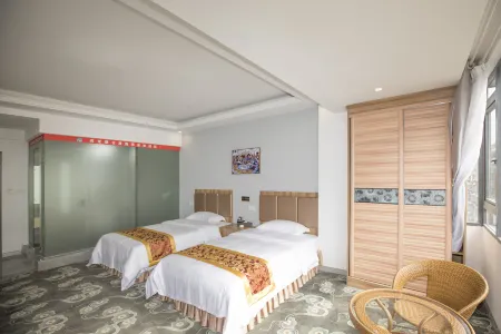 Longli Yuelong Kangji Resort Hotel Отели рядом с достопримечательностью «Longli Water Town»