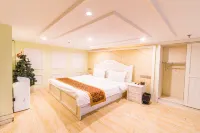 Yishu Theme Hotel