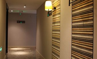 Homeinn Plus Hotel (Beijing Zhongguancun Area Wudaokou)