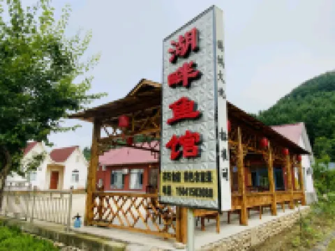 Lake side fish restaurant