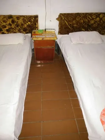 Xiangrong Hotel Отели в г. Цзюйнань