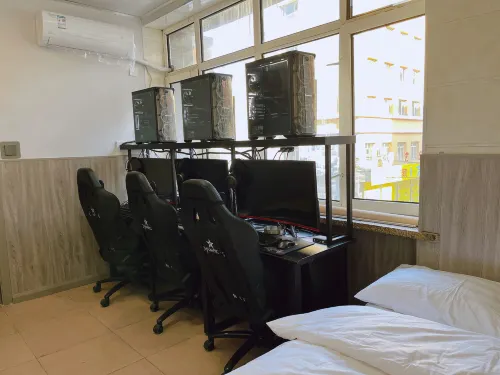 Meteor Esports Hotel (Pedestrian Street Store) Hotels in Qitaihe