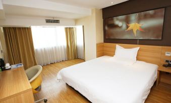 IU Hotel (Suining Pedestrian Street Guangfu Building)