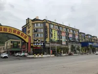 Luodian Donghui Hotel Отели рядом с достопримечательностью «Пейзаж на озеро Цинь-Остров Роден»