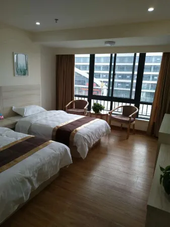 Fengyang Qianzhen Construction Hotel Отели рядом с достопримечательностью «Anhui Science & Technology University (Donghua Road)»