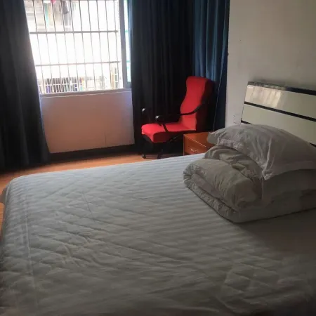 Longyou Caixia Business Hotel