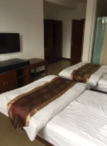 Tonghai Jinfeng Hotel