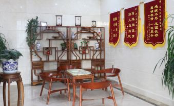 Shangzhi Yading Business Hotel
